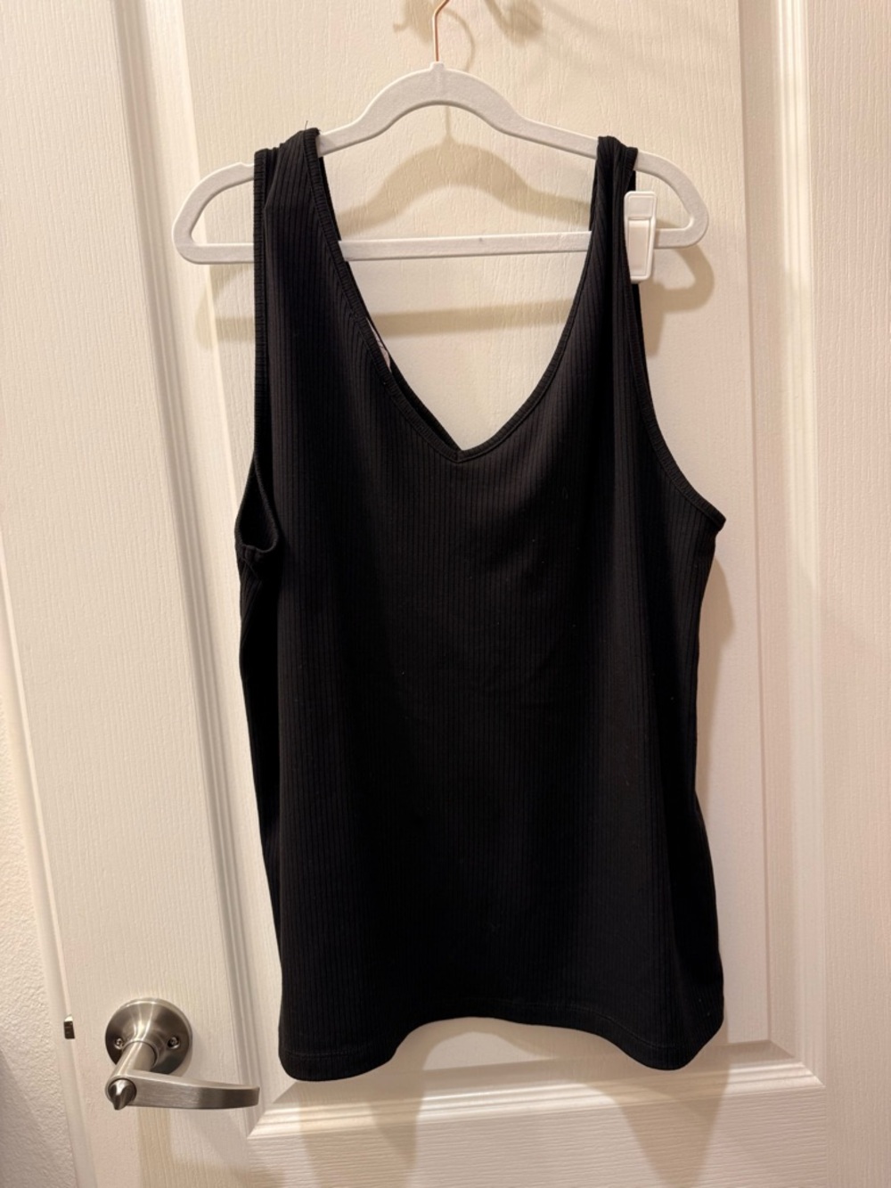 CJLA CJ’s favorite ribbed v-neck tank top in black XL